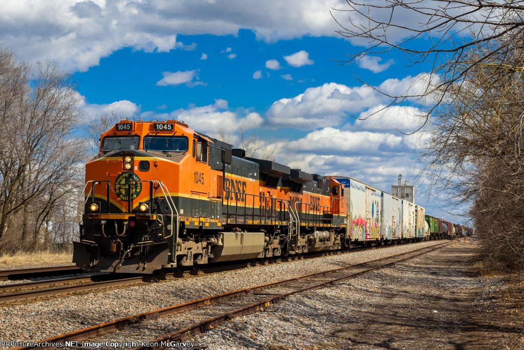 BNSF 1045 WEST